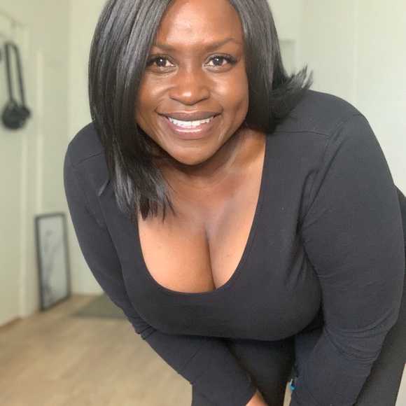 Poshmark Ambassador • 🇨🇦 • Model • Actor - Picture 2 of 15